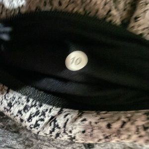 lululemon athletica Pants - Lululemon Size 10 crops ! lululemon athletica Pants - Lululemon Size 10 crops !